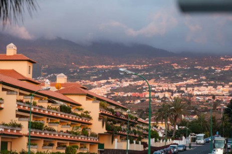 Abenstimmung in Puerto de la Cruz bei schlechtem Wetter