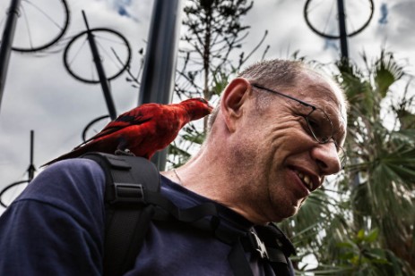 Manfred mit Papagei in Loro Parque